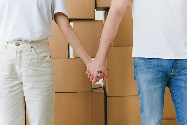 Como criar um ambiente acolhedor com iluminação adequada?